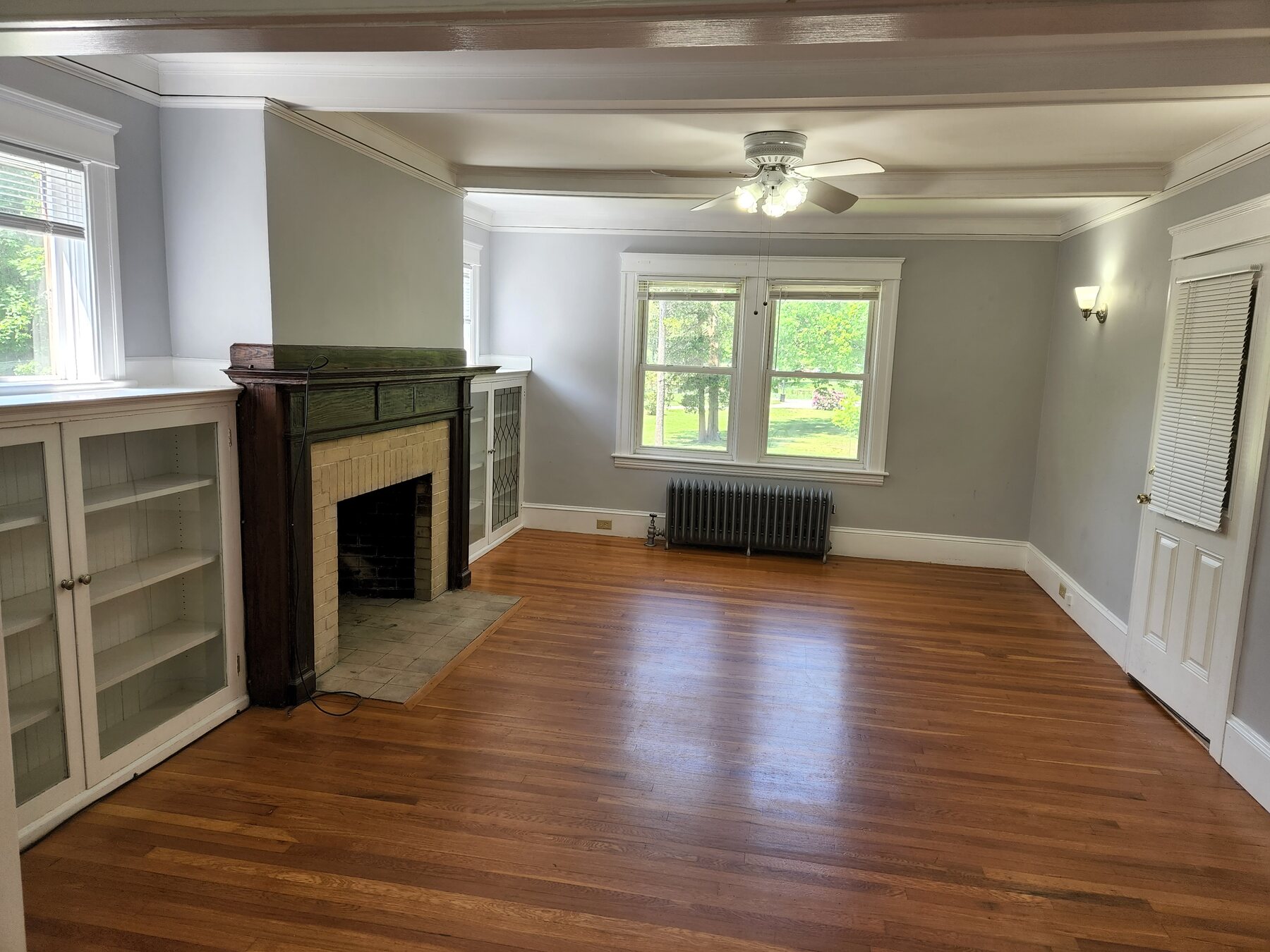 Living room at 148 Russell St #2